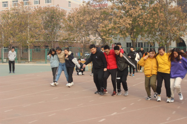 永利yl23411举办“三走”主题活动之大学生趣味运动会 (1).jpg