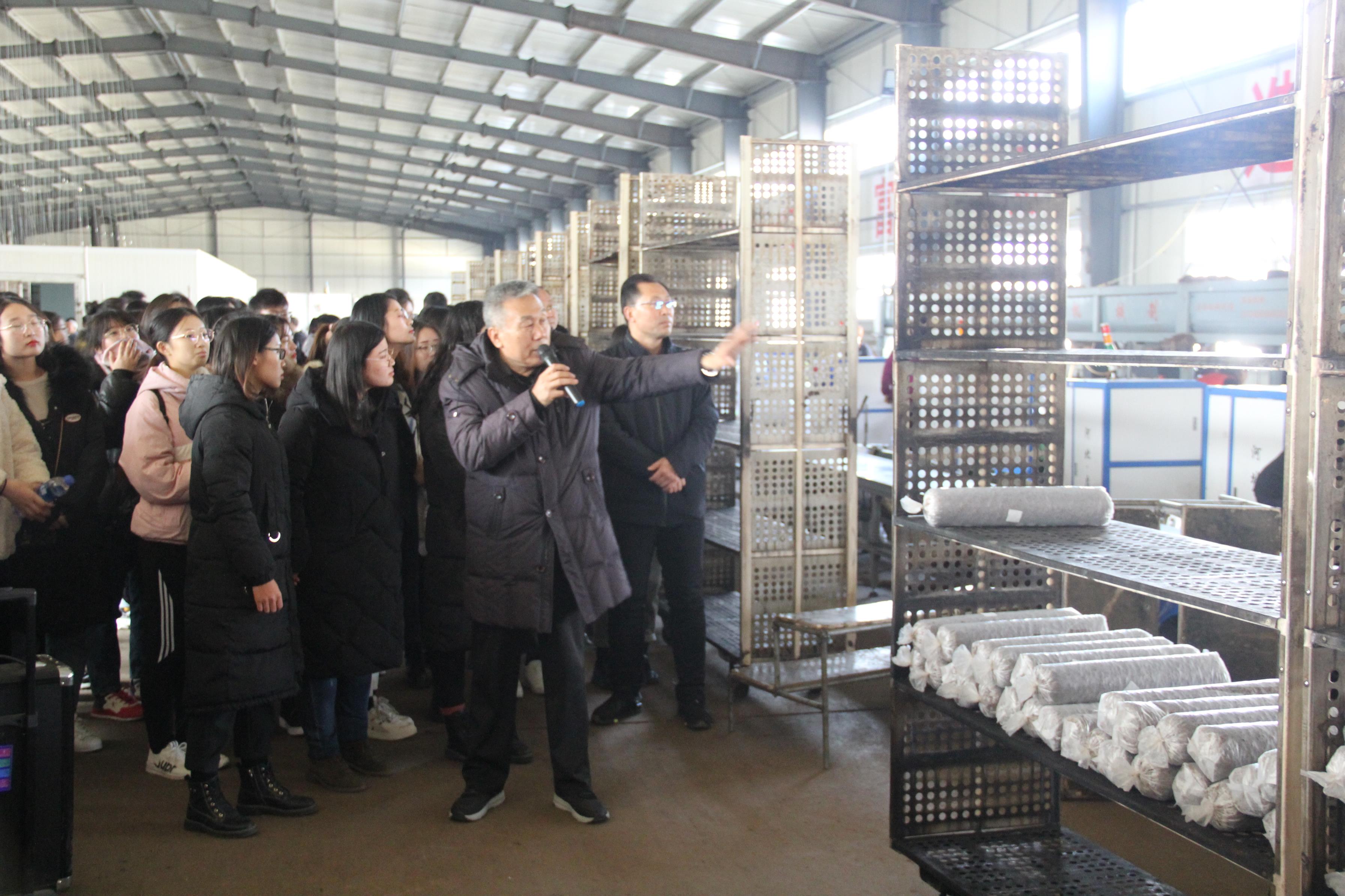 永利yl23411组织卓越农林人才培养实验班赴阜平太行山农业创新驿站参观学习 (2).jpg 永利yl23411组织卓越农林人才培养实验班赴阜平太行山农业创新驿站参观学习 (2).jpg